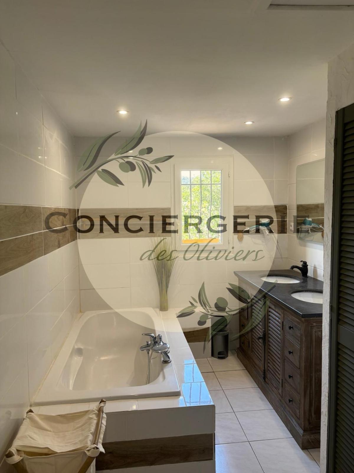 Villa Avec Piscine Belgentier מראה חיצוני תמונה